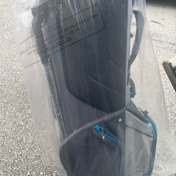 Brand new Black and Blue Bridgestone Golf Bag with stand - Picture 5 of 6